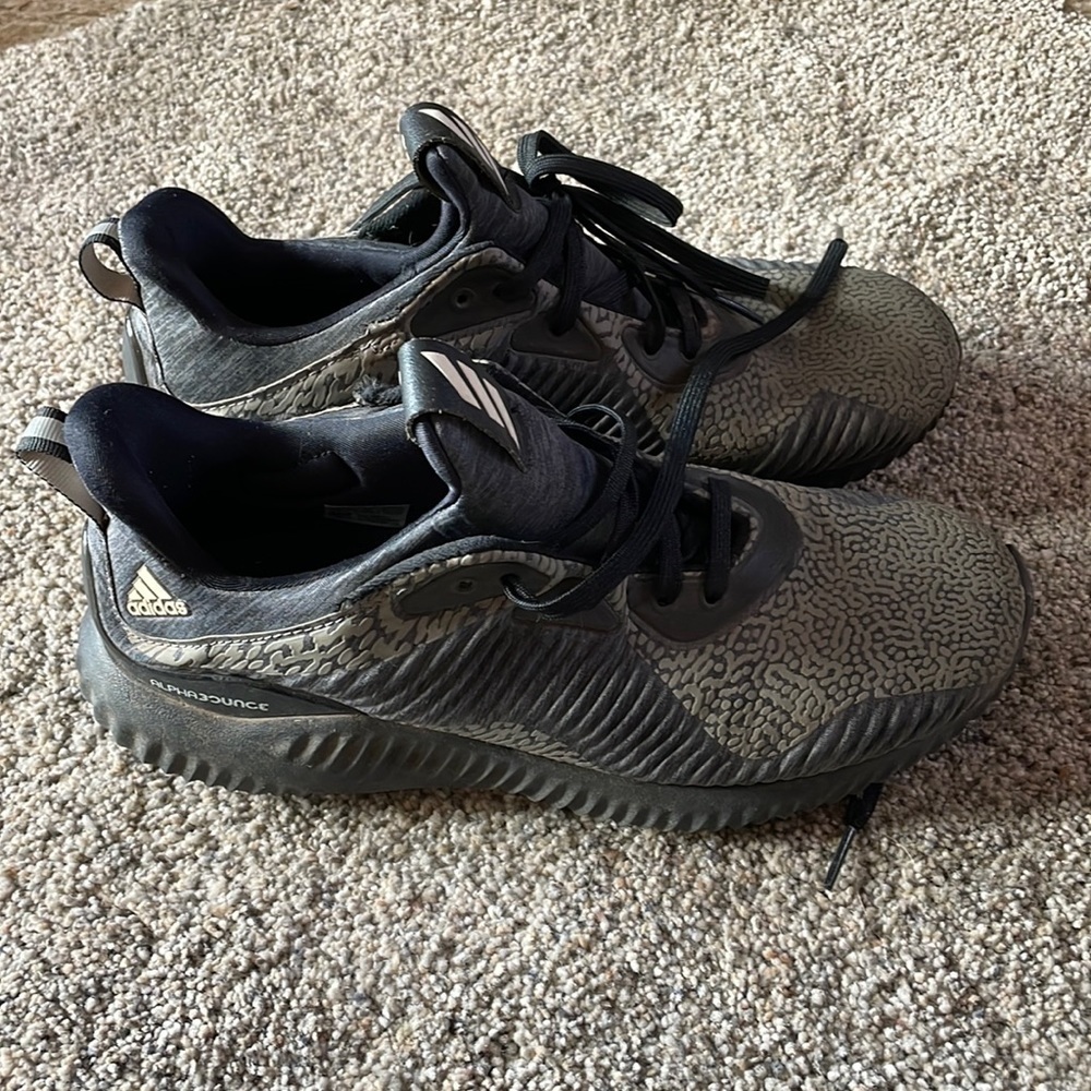 Adidas Alpha Bounce 3 size 8